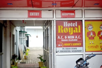 hotal royal restaurant and bar