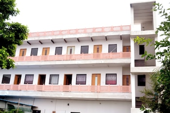 hotal royal restaurant and bar