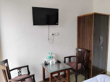 hotal royal restaurant and bar