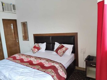 hotal royal restaurant and bar