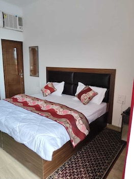 hotal royal restaurant and bar