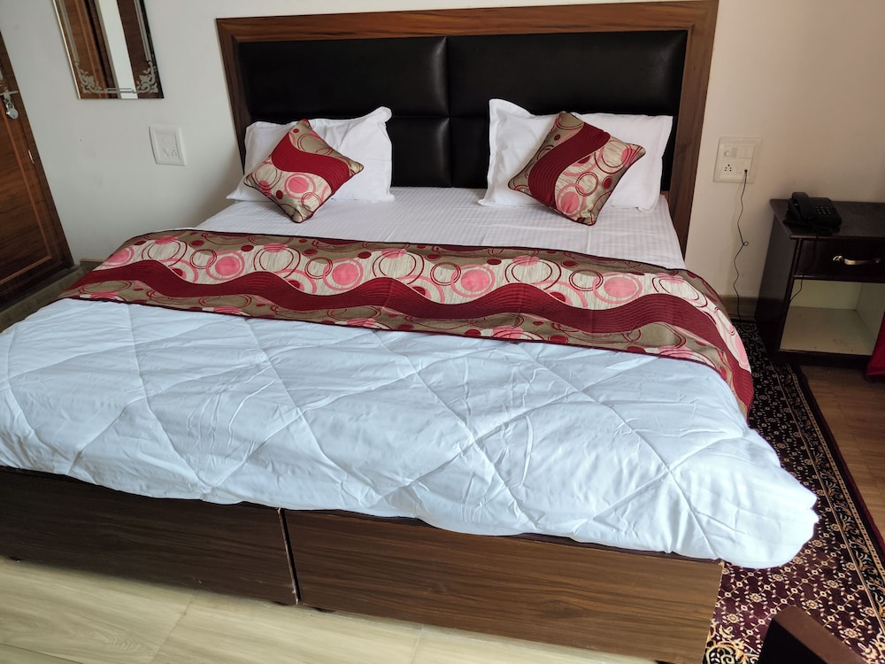 hotal royal restaurant and bar