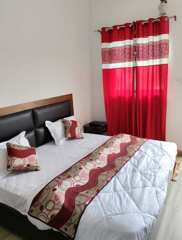 hotal royal restaurant and bar