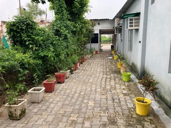 Hotal Royal Restaurant And Bar,,3 star