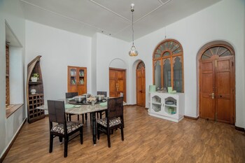 savithri bungalow by xploreindo