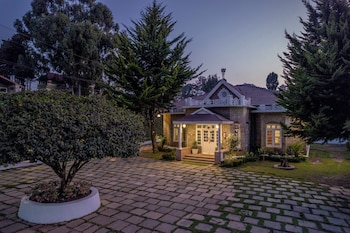 savithri bungalow by xploreindo