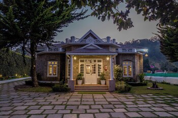 savithri bungalow by xploreindo