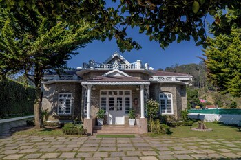 savithri bungalow by xploreindo