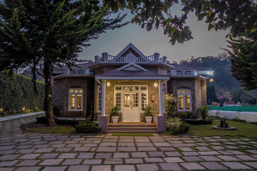 savithri bungalow by xploreindo