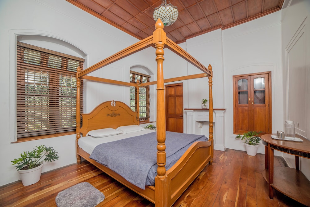 savithri bungalow by xploreindo