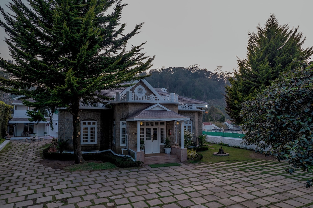 savithri bungalow by xploreindo