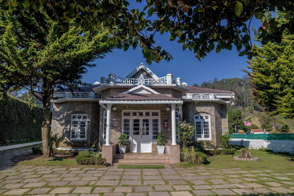 savithri bungalow by xploreindo