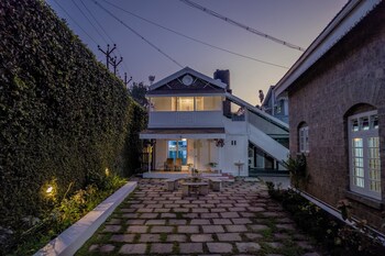 Savithri  Bungalow By Xploreindo,,2 star