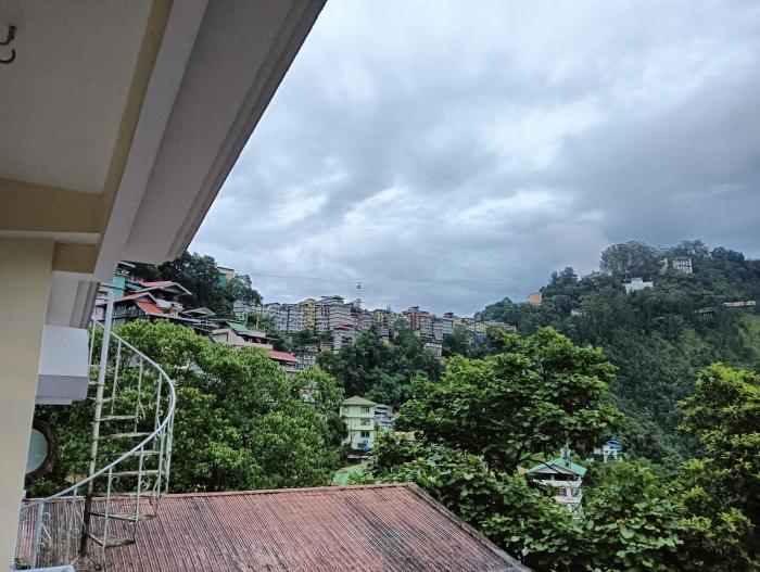 ronglyang lotus villa homestay near mg road