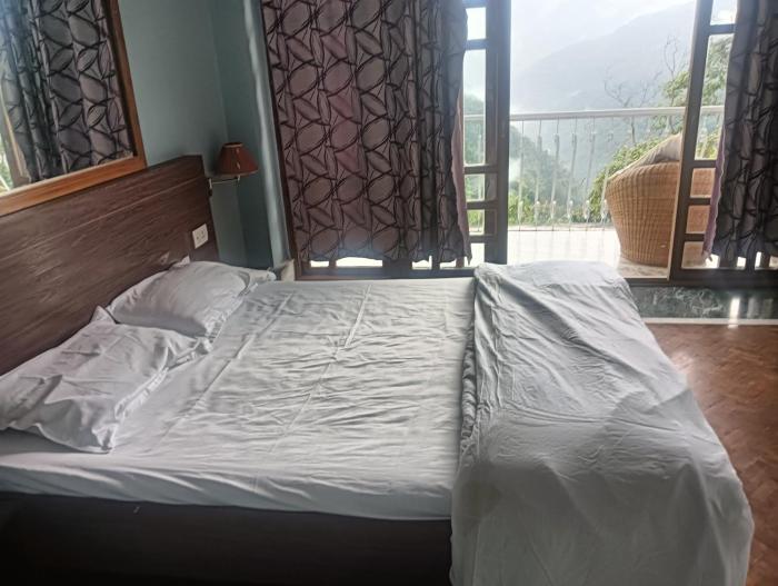 ronglyang lotus villa homestay near mg road