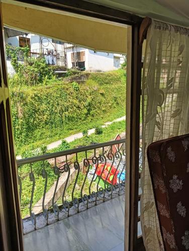 Ronglyang Lotus Villa Homestay (Near Mg Road),,2 star