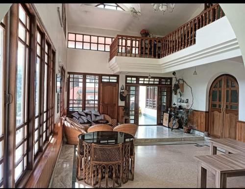 ronglyang lotus villa homestay near mg road