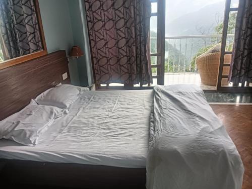 ronglyang lotus villa homestay near mg road