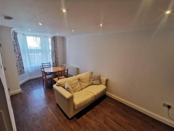 romford retreat stylish apartment stay