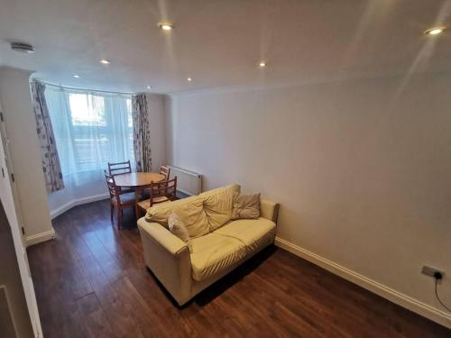 romford retreat stylish apartment stay