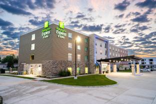holiday inn express and suites cedar rapids marion