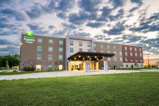 holiday inn express and suites cedar rapids marion