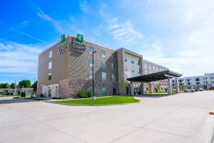 holiday inn express and suites cedar rapids marion