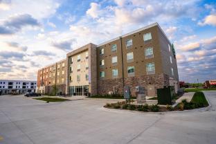 holiday inn express and suites cedar rapids marion