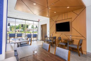 holiday inn express and suites cedar rapids marion