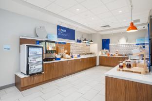 holiday inn express and suites cedar rapids marion