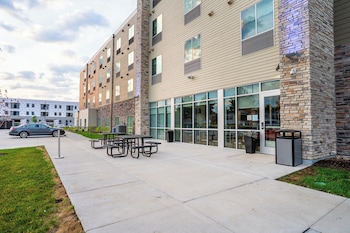 holiday inn express and suites cedar rapids marion