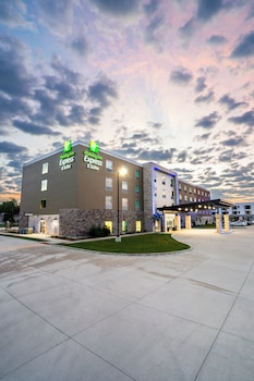 holiday inn express and suites cedar rapids marion