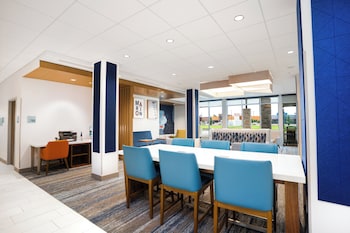 holiday inn express and suites cedar rapids marion