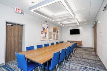 holiday inn express and suites cedar rapids marion