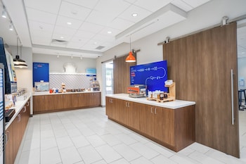 holiday inn express and suites cedar rapids marion