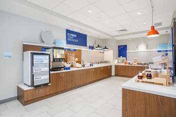 holiday inn express and suites cedar rapids marion