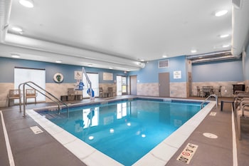 Holiday Inn Express & Suites Cedar Rapids Marion,,3 star