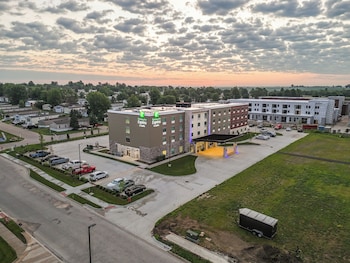 holiday inn express and suites cedar rapids marion