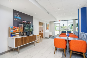 holiday inn express and suites cedar rapids marion