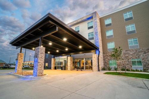holiday inn express and suites cedar rapids marion