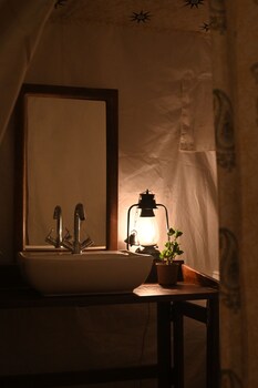 Stay In Kumbh,,3 star