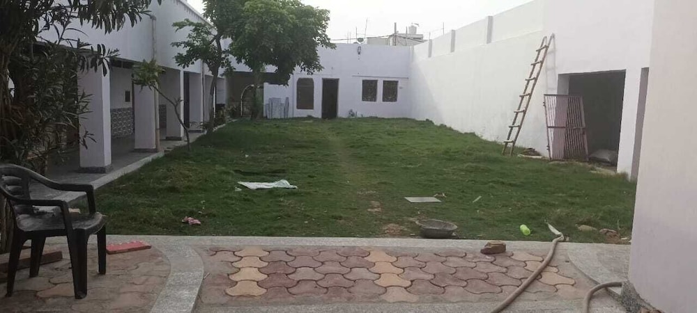 g d guest house by grb