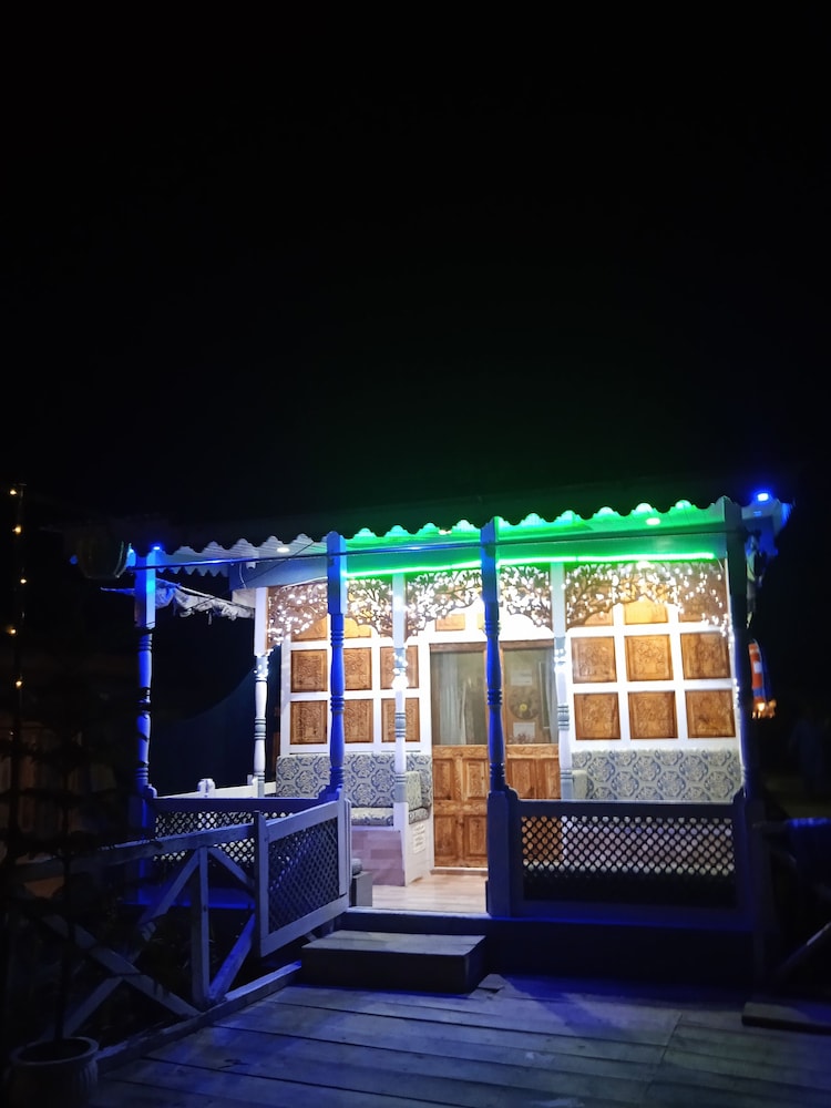 houseboat new dongola