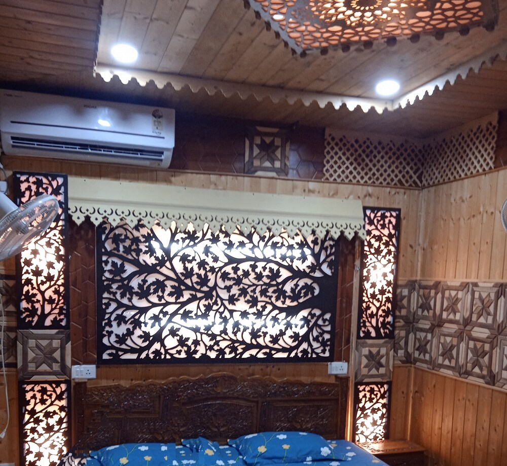 houseboat new dongola