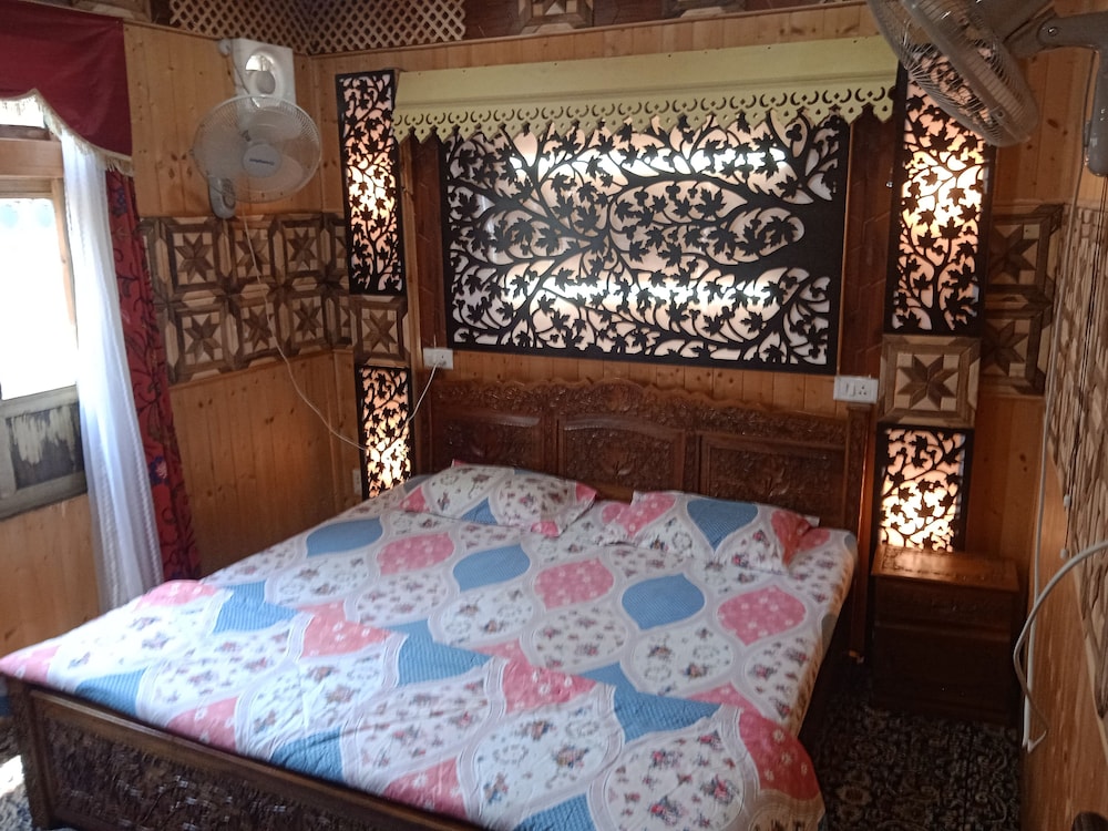 houseboat new dongola