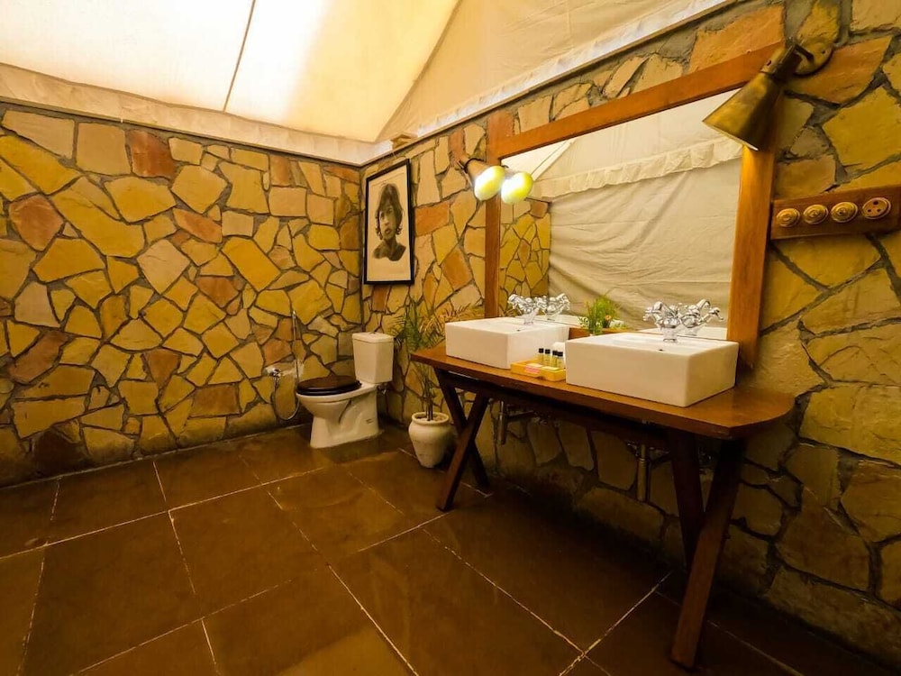 umaria safari camp kanha national park