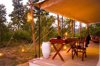 umaria safari camp kanha national park