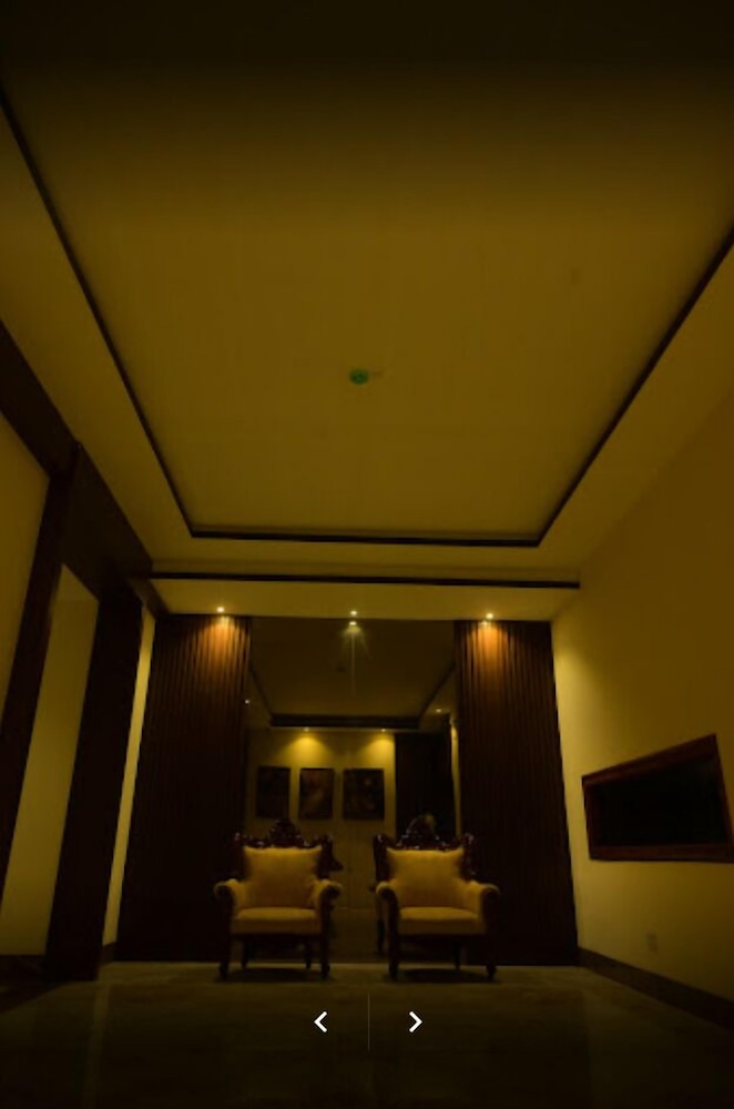 la grande suite and banquet hall