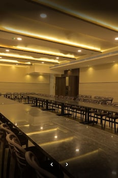 la grande suite and banquet hall