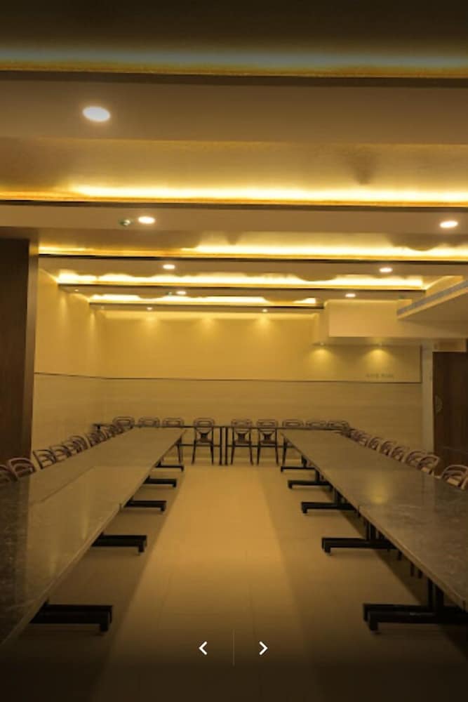 la grande suite and banquet hall